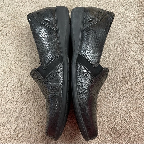 Aravon Adalyn Grey Reptile Loafer Women’s 9 Wide Slip on comfy leather shoes - Picture 4 of 10